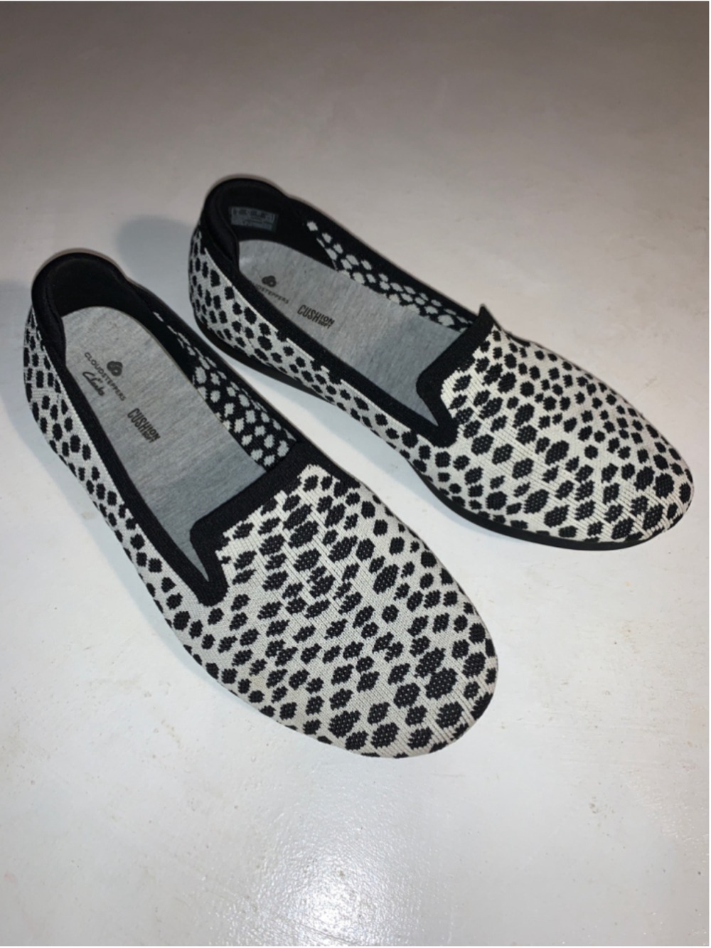Women's Clarks Cloudsteppers Flats Size 9.5 wide Black and White Animal Print